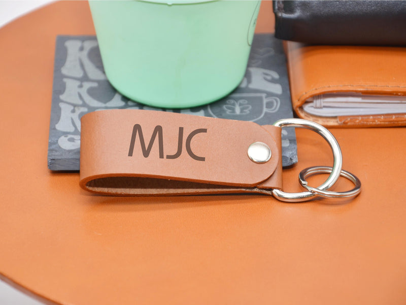 Monogramm-Schlüsselanhänger mit Gravur – Personalisiert, italienisches Leder — Ansicht 2