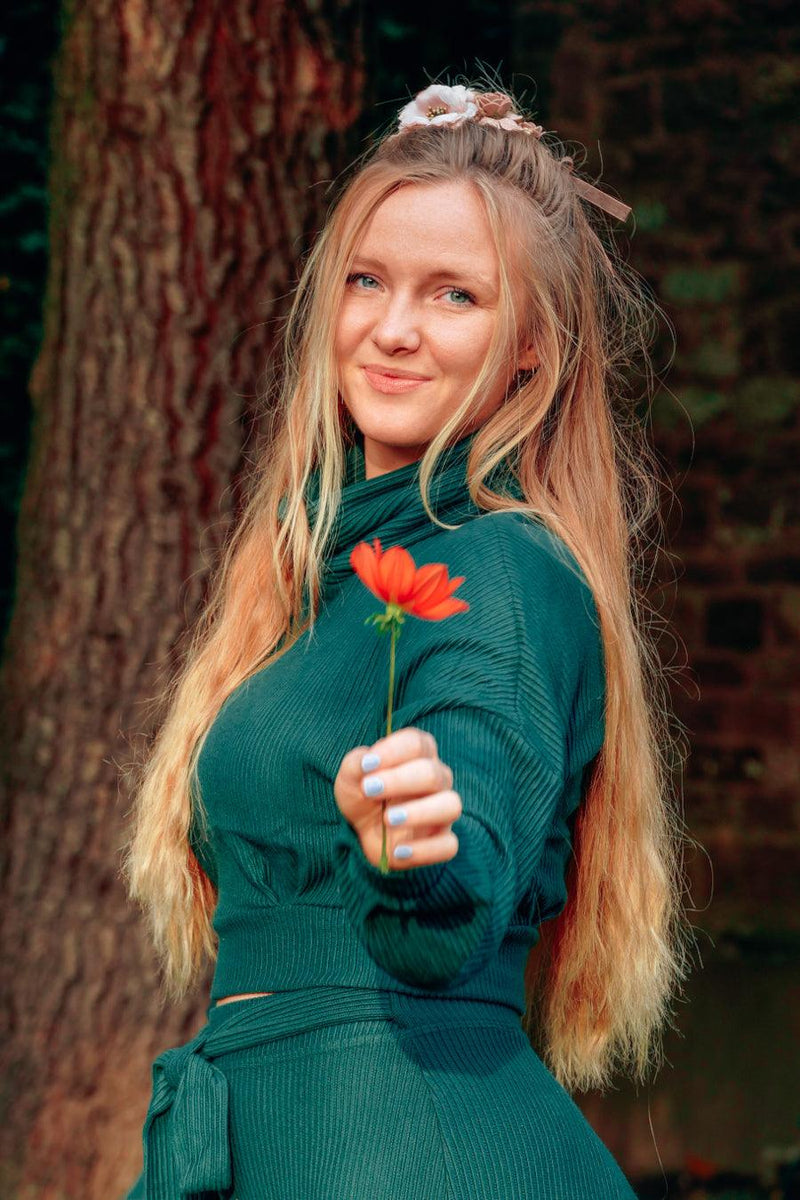 Aila Crop Pullover deep green – Turtleneck Oversized Sleeves Ecovero — Ansicht 9