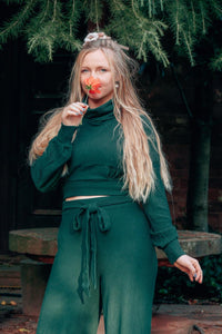 Aila Crop Pullover deep green – Turtleneck Oversized Sleeves Ecovero — Ansicht 2