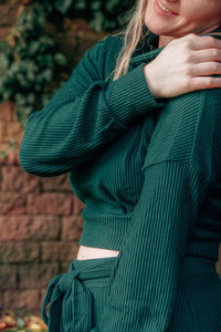 Aila Crop Pullover deep green – Turtleneck Oversized Sleeves Ecovero — Ansicht 5
