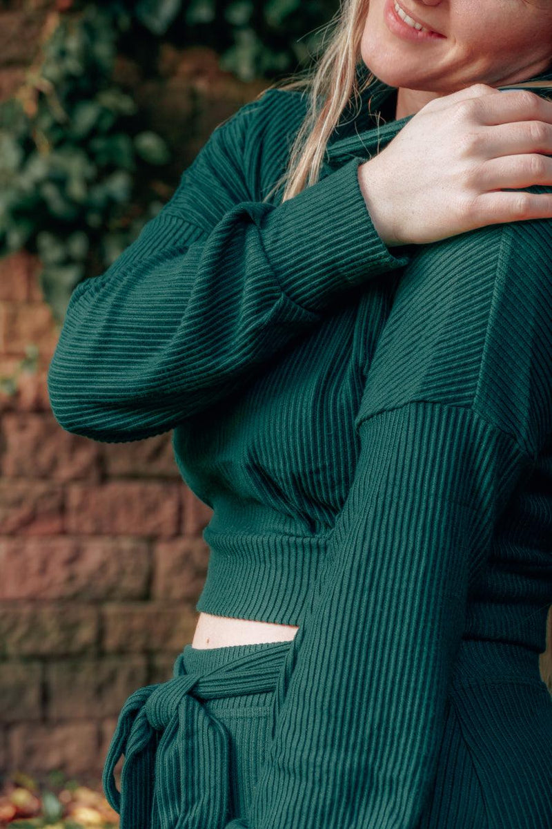 Aila Crop Pullover deep green – Turtleneck Oversized Sleeves Ecovero — Ansicht 5