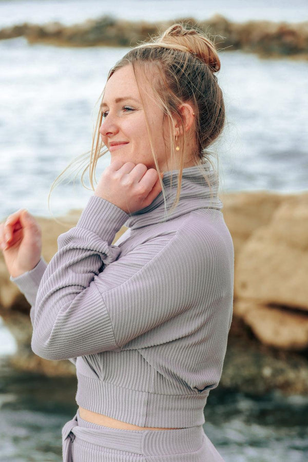 Aila Cropped Lilac Sweater – Cropped Turtleneck Balloon Sleeves