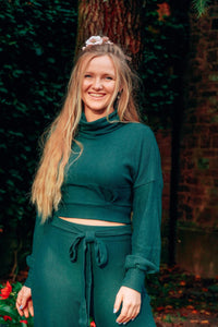 Aila Crop Pullover deep green – Turtleneck Oversized Sleeves Ecovero — Ansicht 6