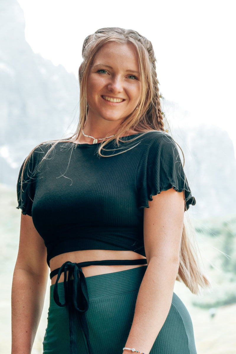 FARRAH Crop-Wickeltop black – 3-in-1-Style nachhaltig elegant — Ansicht 3