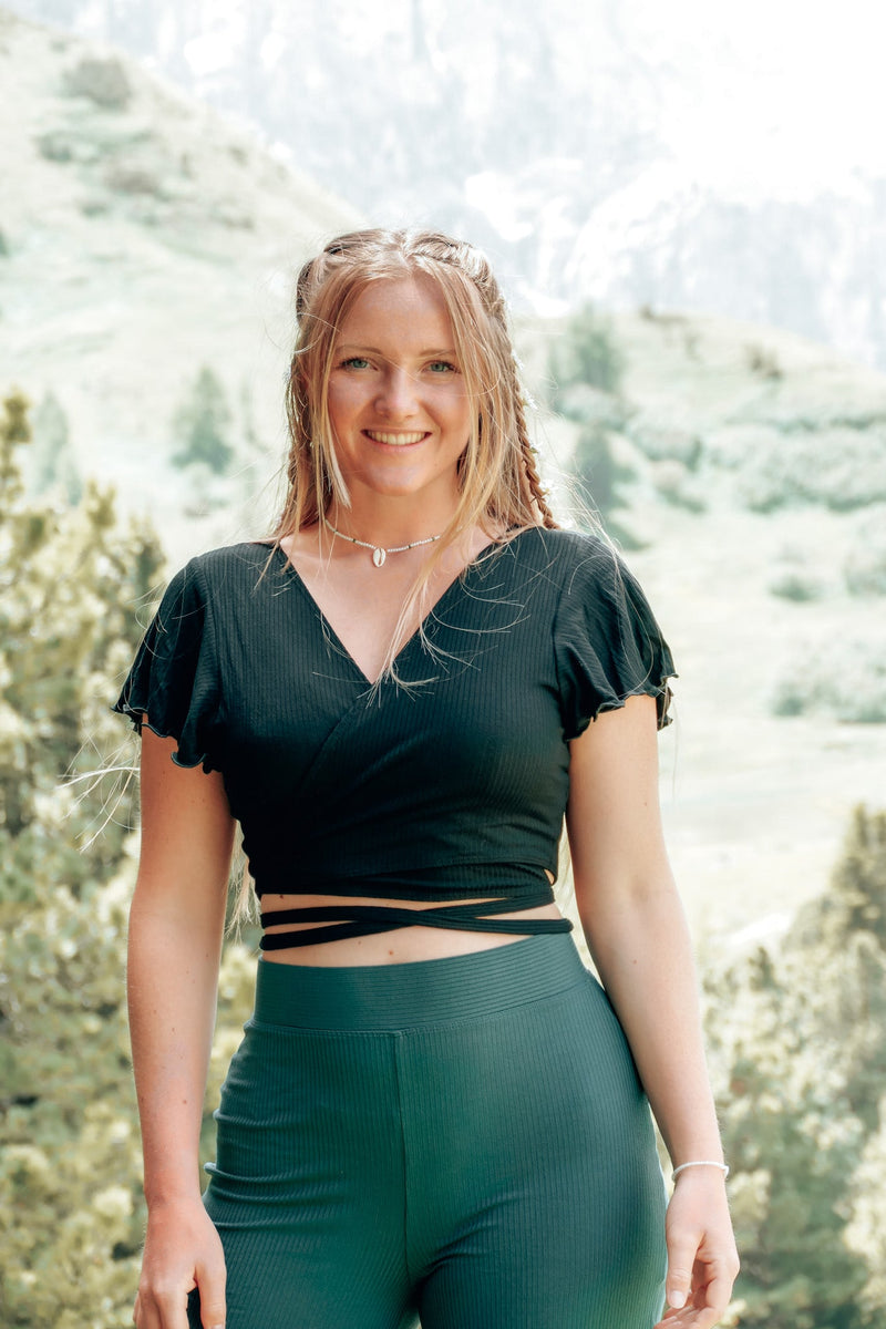 FARRAH Crop-Wickeltop black – 3-in-1-Style nachhaltig elegant — Ansicht 2