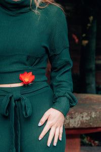 Aila Crop Pullover deep green – Turtleneck Oversized Sleeves Ecovero — Ansicht 7