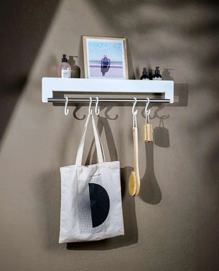 Joshua Garderobenleiste in Weiß – platzsparende Aufbewahrung im Bad mit Handtuchhaken