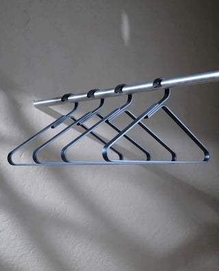 Metallkleiderbügel Unique in Schwarz – minimalistisches Design von Siqual