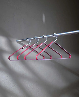 4er-Set Kleiderbügel Silver Unique in Rot – minimalistisches Design von Siqual