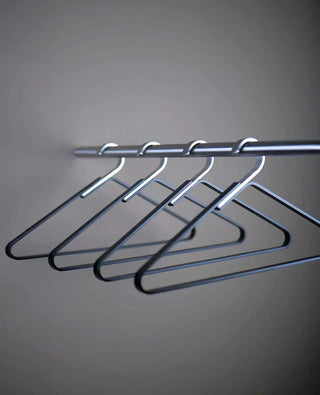 Schwarzer Kleiderbügel Silver Unique im 4er-Set – modernes Metall-Design von Siqual