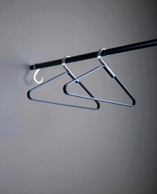 Silver Unique Kleiderbügel in Schwarz mit Edelstahlhaken – hochwertiges Garderobenzubehör