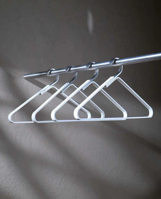 Silver Unique Kleiderbügel im 4er-Set – cremeweiße Farbvariante von Siqual