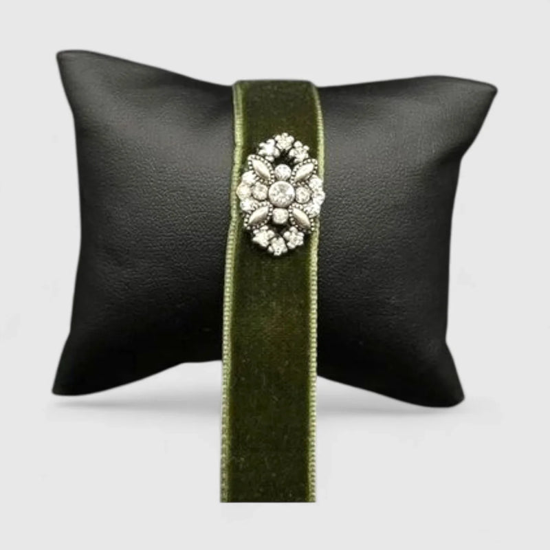 Velvet choker with rhinestone ornament – In various colours — Ansicht 2