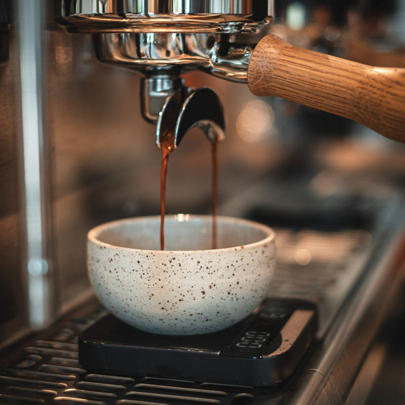 KUMO Cappuccino Tasse mit Spots — Ansicht 3
