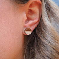 Olive Wood Stud Earrings – Handcrafted in Cologne — Ansicht 1