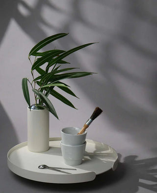 Weißes Tablett Lilo aus Metall – stilvolles Design-Accessoire von Siqual für den Innenbereich