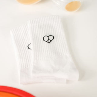 Love & Peace Statement Socken von arrel mit bunter Deko und Sanduhr