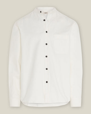 Herren Herringbone Stehkragenhemd in off white von WOTE, Ansicht Front als Flatlay.