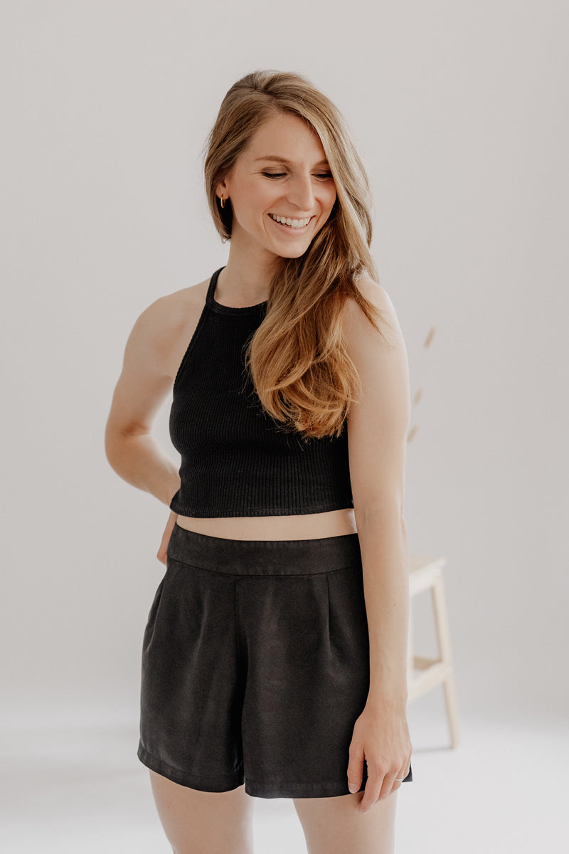 Shorts LIA – Tencel Lyocell Schwarz, Elegant & Nachhaltig — Ansicht 2