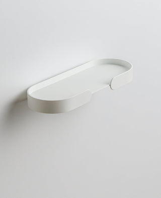 Wandregal aus Metall MORTIMER Shelf von Siqual Design in Weiß mit klarer Form und schwebender Montage