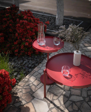Orbis Couchtisch von Siqual in Rot – runder Metalltisch für den Außenbereich