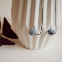 Gray-blue marbled pearl earrings cold porcelain stainless steel — Ansicht 2