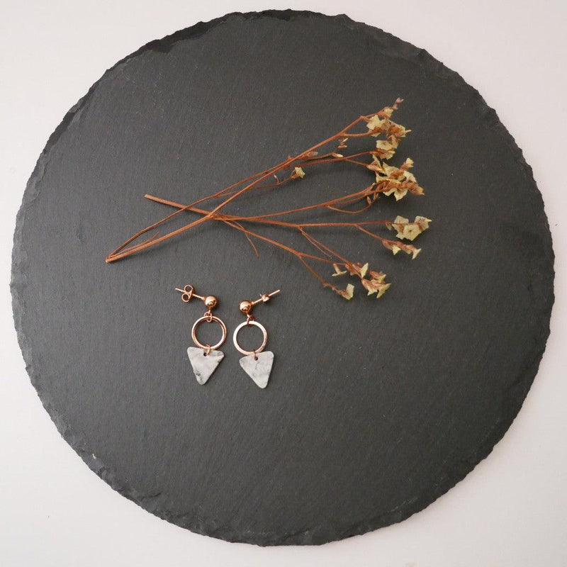 Triangular Marbled Cold Porcelain Rose Gold Plated Earrings — Ansicht 3