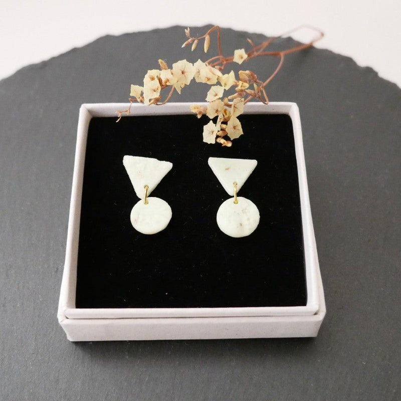 Teardrop Earrings with Gold Flecks – Cold Porcelain | 18k gold plated | One of a kind — Ansicht 3
