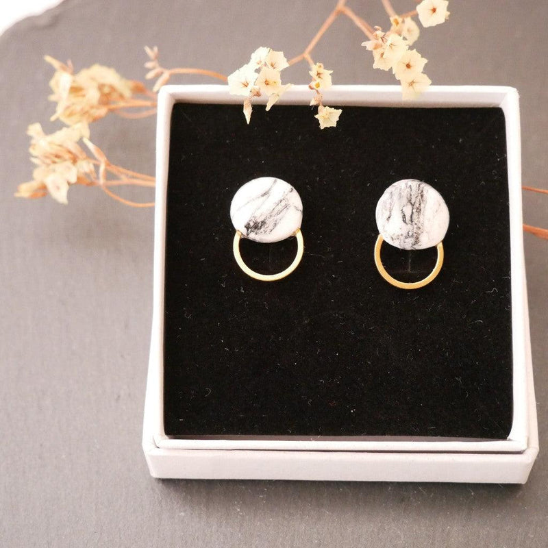 Gray-white Marble Look Earrings – Cold Porcelain | 18k gold plated — Ansicht 4