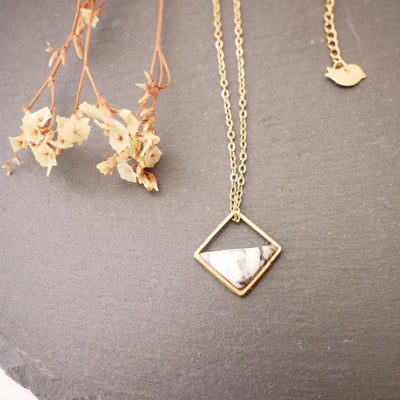 Necklace square half-filled grey-white marbled – Cold porcelain 18k gold-plated