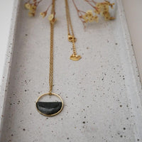 Necklace Circle half-filled black marbled – Cold Porcelain | 18k gold plated — Ansicht 1