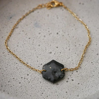 Hexagon Bracelet Hand-Marbled Cold Porcelain 18k Gold-Plated — Ansicht 2