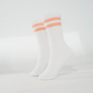 peach fuzz Premium Socken von arrel in weiß aus Bio-Baumwolle mit weißem Hintergrund