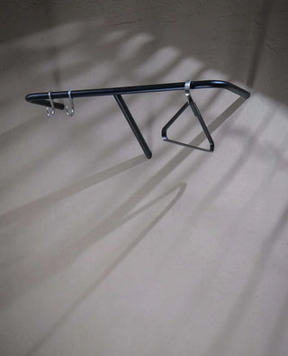 Flurgarderobe in Schwarz – RAIL von Siqual Design in klarem, funktionalem Design