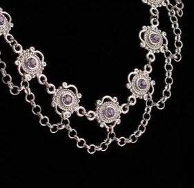 Schmuckset "Flieder", strassbesetzte Ornamente, Kettenbögen + Ohrringe