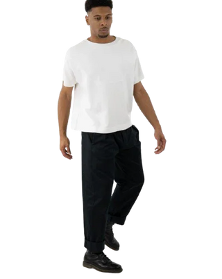 KOBAS – Pleated trousers made of organic cotton moleskin | Clean lines | Made in Berlin