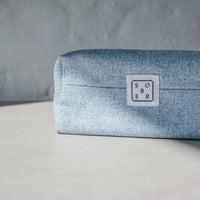 Denim Wash Bag – Upcycled toiletry bag made from leftover denim fabric — Ansicht 4