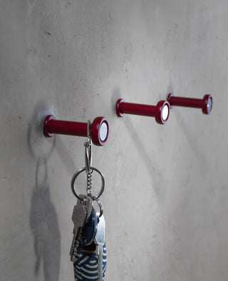 Tiny Silver Wandhaken in Rot im 3er-Set – modernes, minimalistisches Design von Siqual