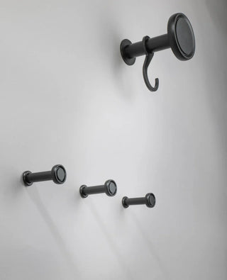 Unifarbener Tiny Wandhaken in Schwarz – langlebiges Metall-Design von Siqual