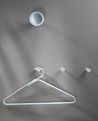 Tiny Silver Haken im Set mit Silvereye Wandhaken und Metallkleiderbügel – modulares Aufbewahrungssystem