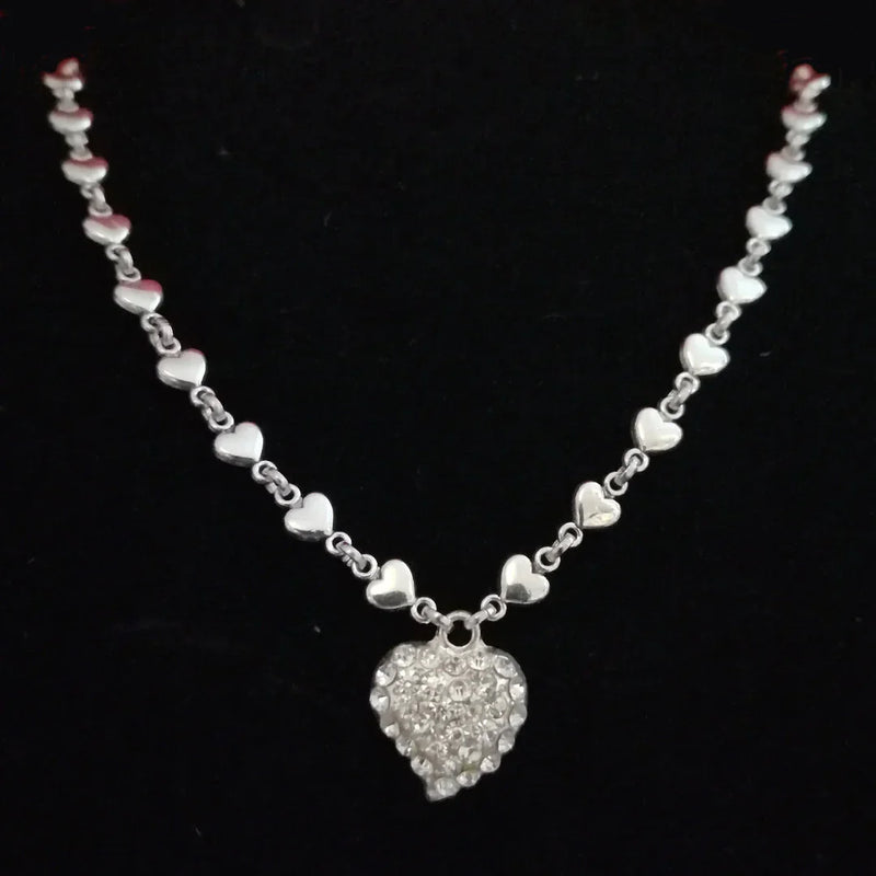 Traditional necklace “Herzerl” – heart pendant made of rhinestones or polished metal — Ansicht 2