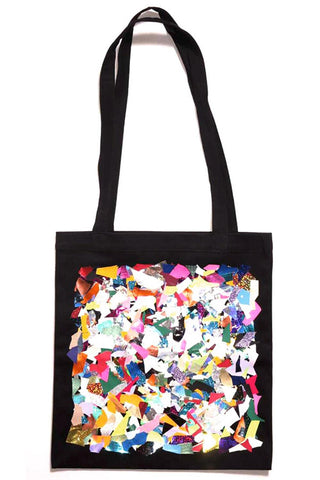 Starstyling Tote aus Bio‑Baumwolle mit upgecycelten Rest‑Folien‑Pieces; ca. 42×36 cm, wandelbares Artwork mit losen Bits – leicht, robust und einzigartig.

