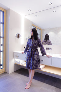 Satin Kimono Indigo Peony – 100% mercerisierte Baumwolle, 300 TC — Ansicht 1