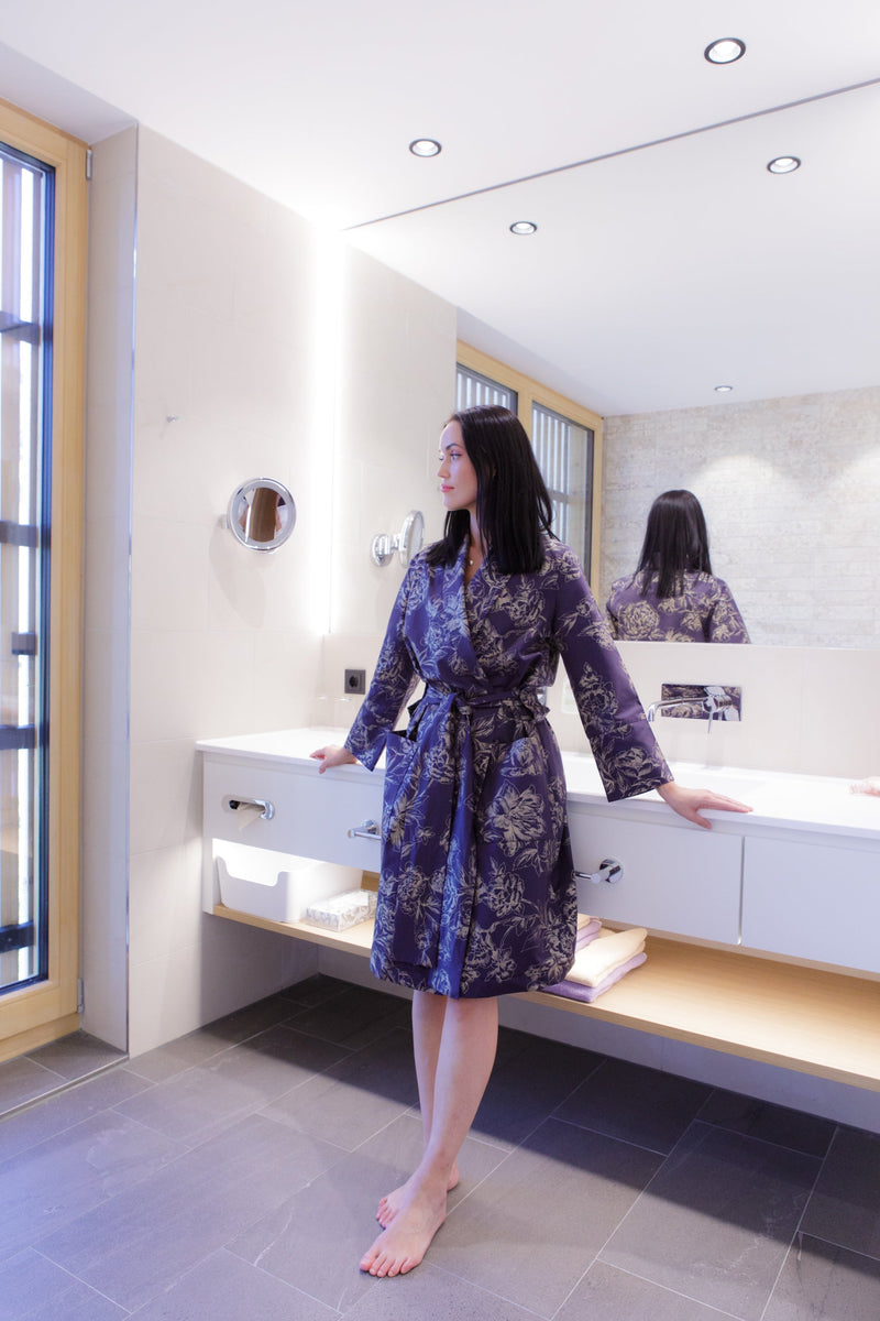 Satin Kimono Indigo Peony – 100% mercerisierte Baumwolle, 300 TC — von der Thannen Luxury Bedding