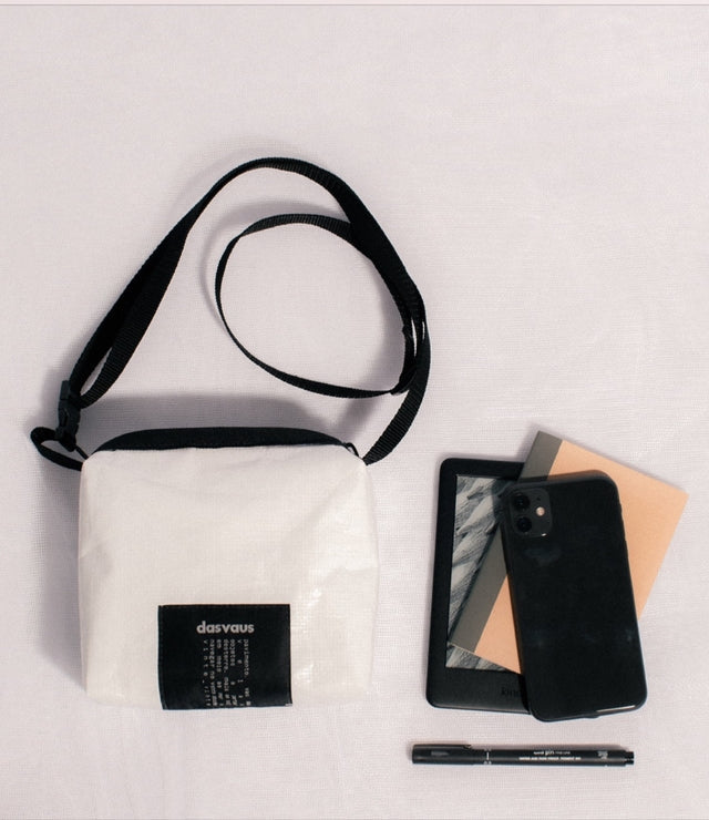 Bag DASVAUS White – Wasserabweisende Minimalisten-Tasche — Patroa Studio