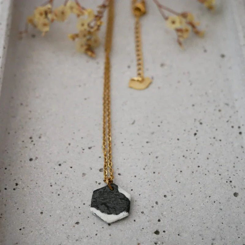 Hexagon Necklace made of Cold Porcelain – handmade in Cologne | lightweight & break-resistant — Ansicht 3