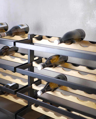 Erweiterbares Design-Weinregal Barrique mit klaren Linien – für moderne Wohnkonzepte