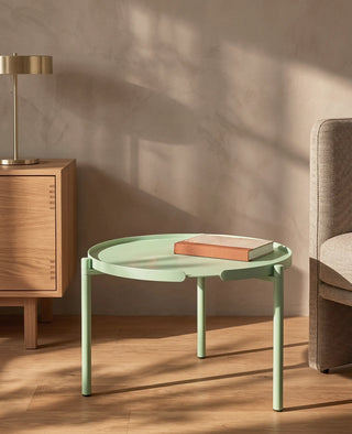 Wohnzimmertisch aus Metall Orbis in Mint im Wohnzimmer mit klarer, reduzierter Gestaltung