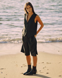 Bermuda shorts made of sustainable wool – classic, soft, made for capsule wardrobes — Ansicht 1
