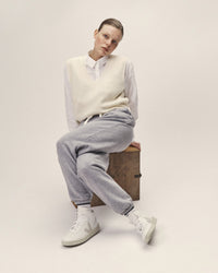 Merino Wool V-Neck Knitted Sweater – GOTS certified, ethically made in Italy — Ansicht 6